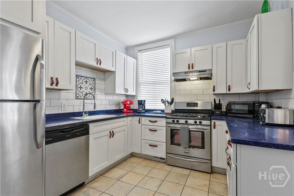 Image 20 of property listing at 501 E Bolton Street, Savannah, GA 31401