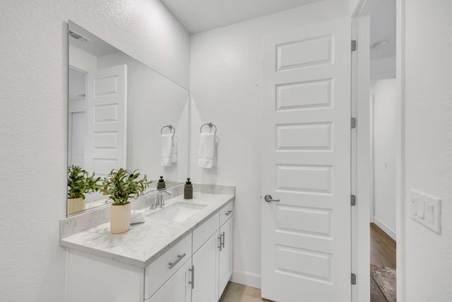 3177 Hinsdale Ct, Folsom, CA 95630