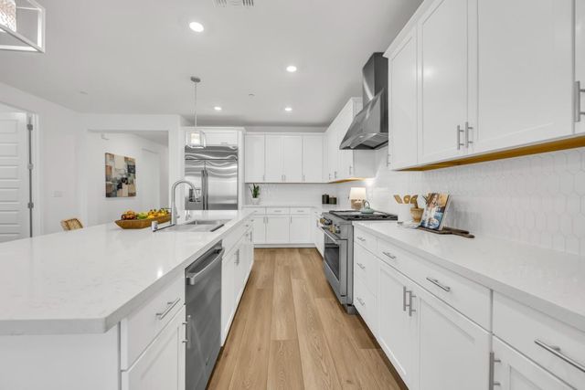 3177 Hinsdale Ct, Folsom, CA 95630