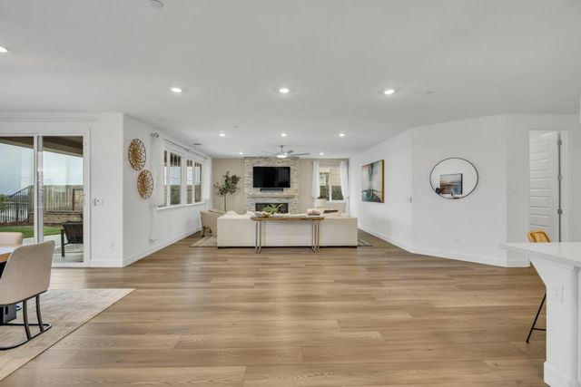 3177 Hinsdale Ct, Folsom, CA 95630