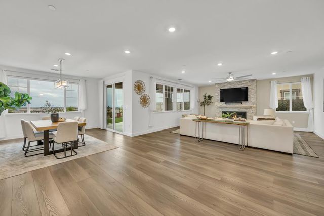 3177 Hinsdale Ct, Folsom, CA 95630