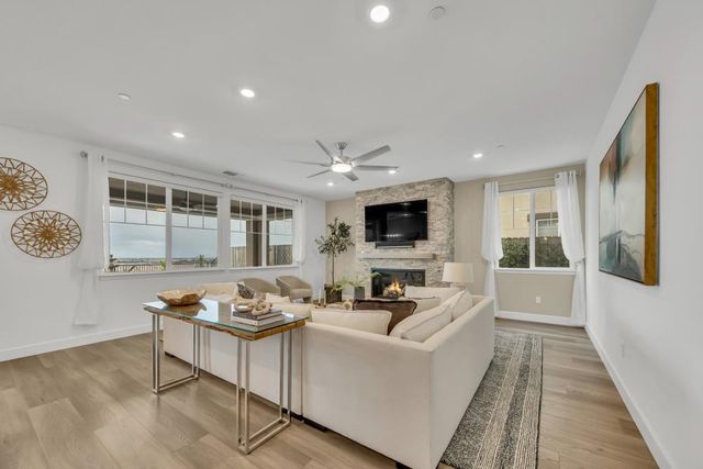 3177 Hinsdale Ct, Folsom, CA 95630