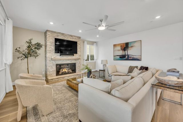 3177 Hinsdale Ct, Folsom, CA 95630