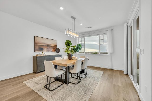 3177 Hinsdale Ct, Folsom, CA 95630