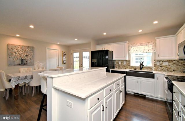 176 HEMLOCK DR, Doylestown, PA 18901