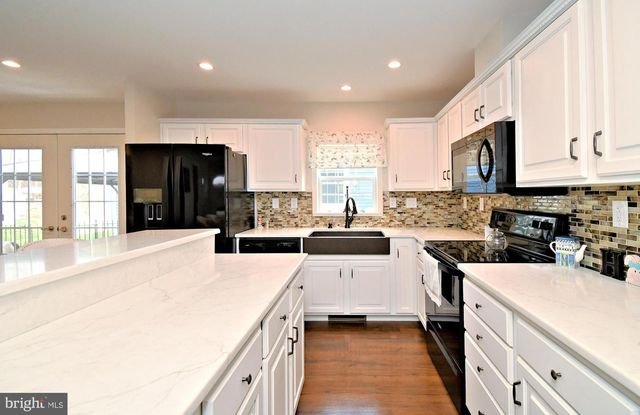 176 HEMLOCK DR, Doylestown, PA 18901