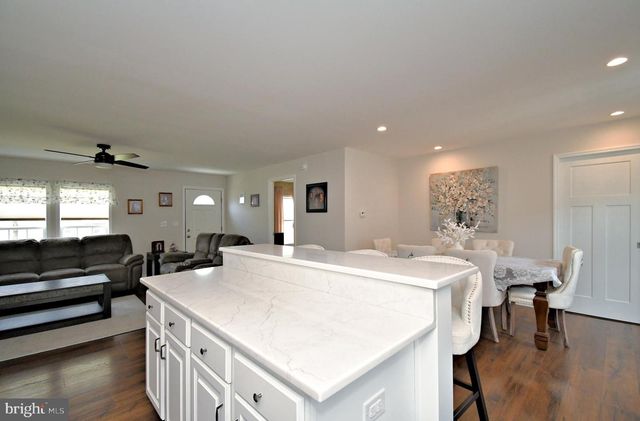176 HEMLOCK DR, Doylestown, PA 18901