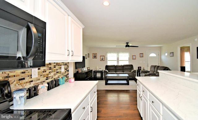 176 HEMLOCK DR, Doylestown, PA 18901