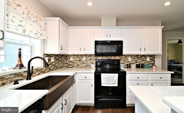 176 HEMLOCK DR, Doylestown, PA 18901