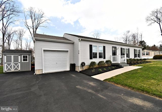 176 HEMLOCK DR, Doylestown, PA 18901