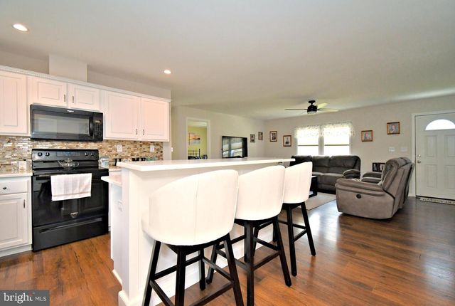 176 HEMLOCK DR, Doylestown, PA 18901