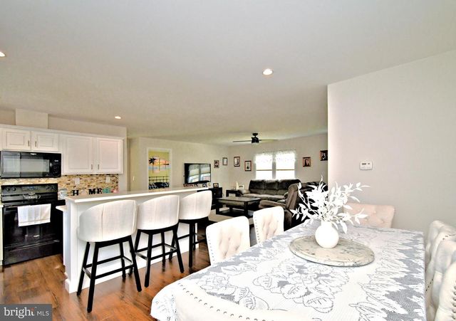 176 HEMLOCK DR, Doylestown, PA 18901