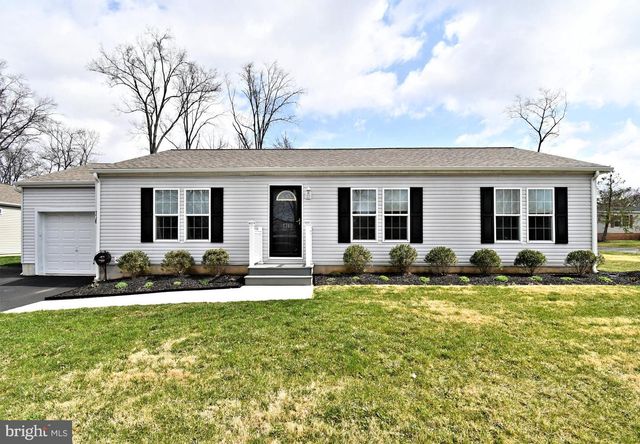 176 HEMLOCK DR, Doylestown, PA 18901