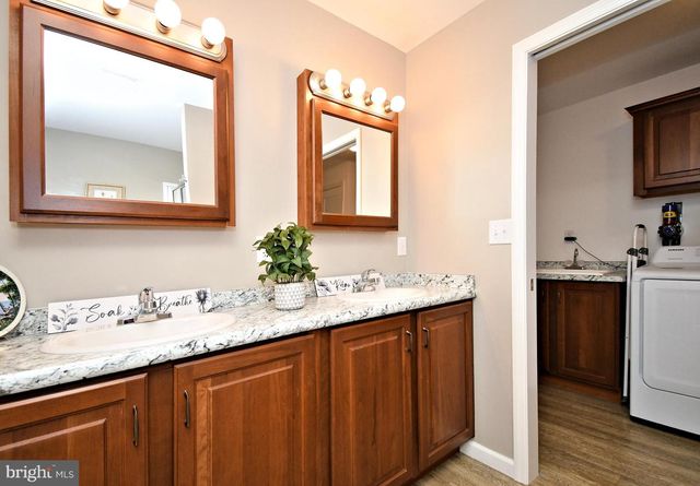 176 HEMLOCK DR, Doylestown, PA 18901