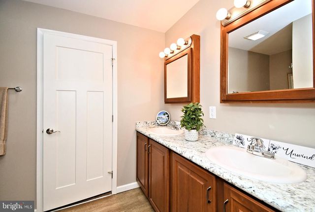 176 HEMLOCK DR, Doylestown, PA 18901