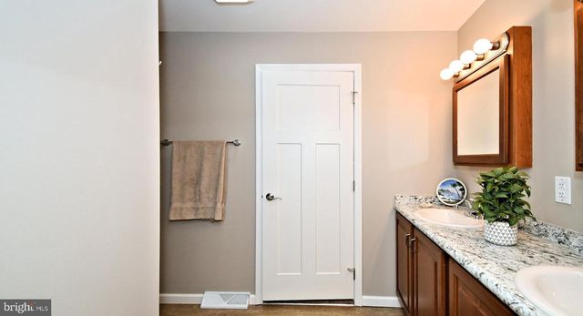 176 HEMLOCK DR, Doylestown, PA 18901
