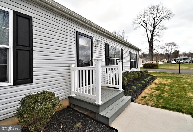 176 HEMLOCK DR, Doylestown, PA 18901