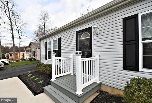 176 HEMLOCK DR, Doylestown, PA 18901