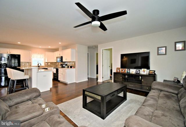 176 HEMLOCK DR, Doylestown, PA 18901