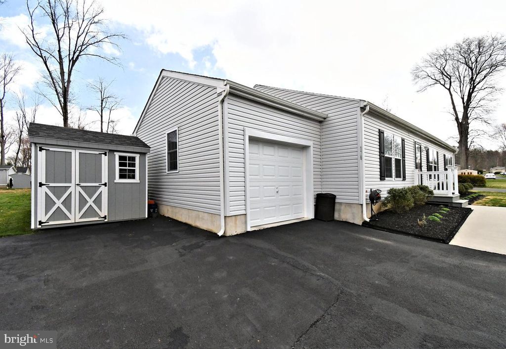 176 HEMLOCK DR, Doylestown, PA 18901