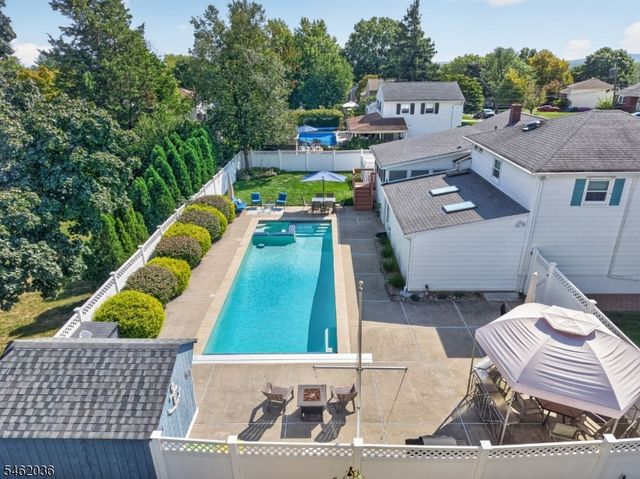 810 Lynwood Street, Raritan Boro, NJ 08869