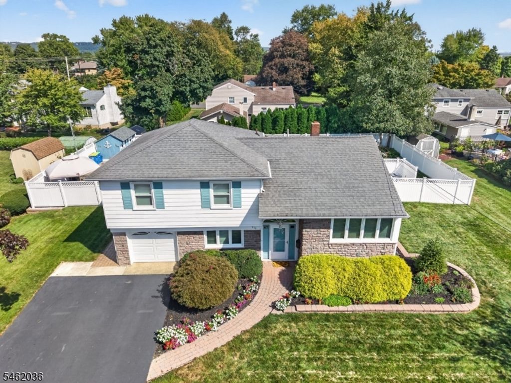 810 Lynwood Street, Raritan Boro, NJ 08869