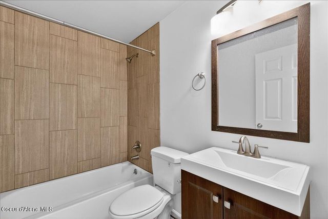 2435 N Bunchgrass Dr, Post Falls, ID 83854