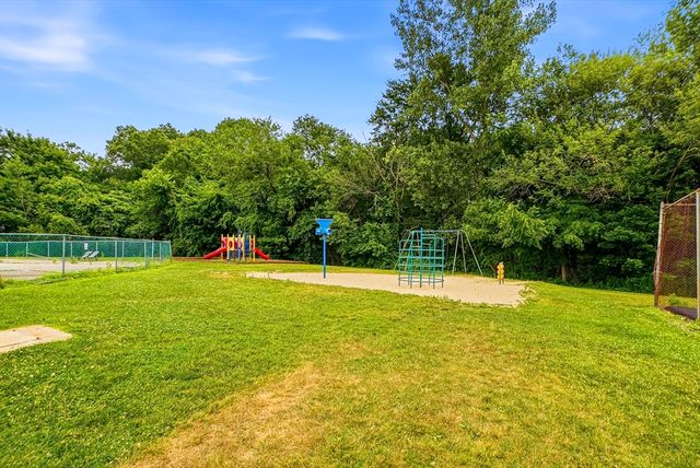 7 Weld St 44, Framingham, MA 01702