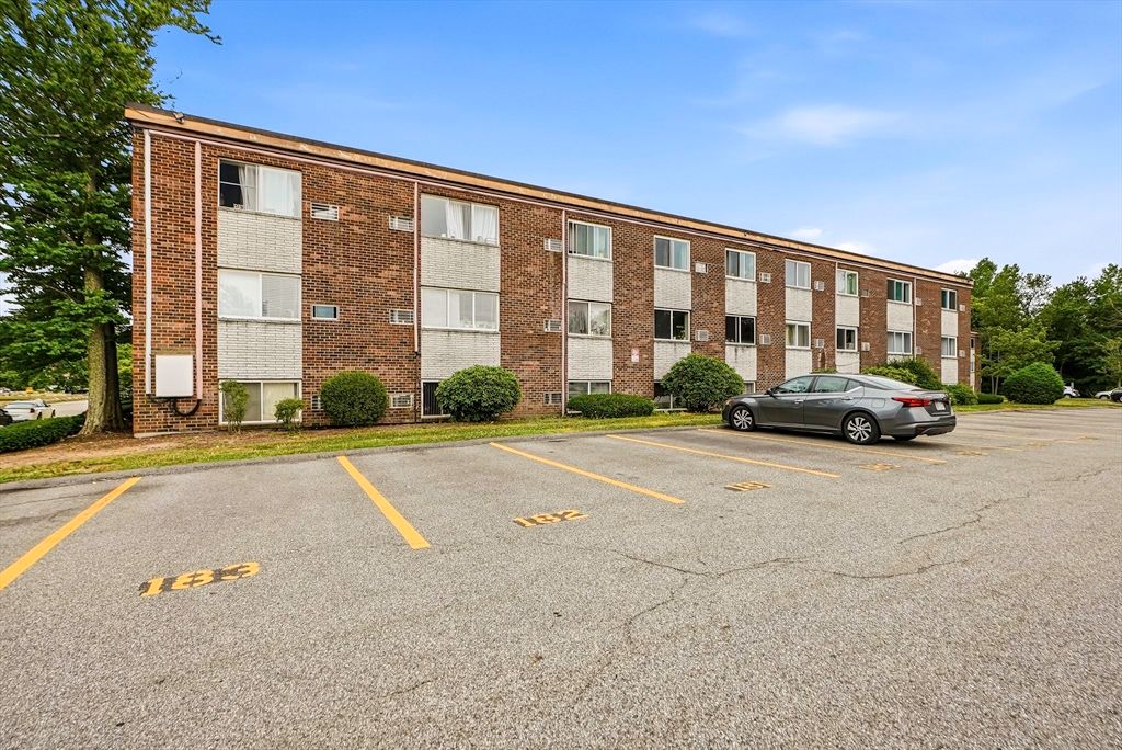 7 Weld St 44, Framingham, MA 01702