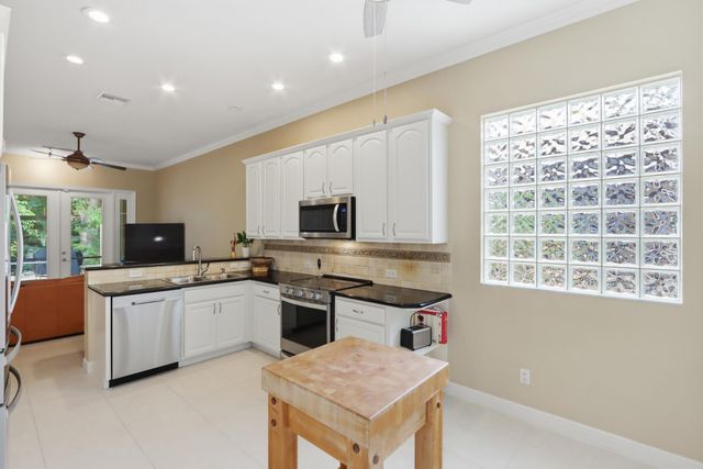 5677 Via De La Plata Circle, Delray Beach, FL 33484