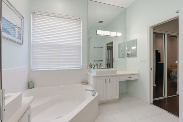 5677 Via De La Plata Circle, Delray Beach, FL 33484