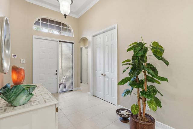 5677 Via De La Plata Circle, Delray Beach, FL 33484