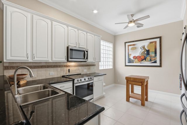 5677 Via De La Plata Circle, Delray Beach, FL 33484