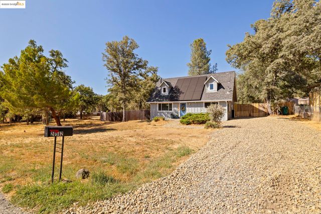 20562 Tanner Dr, Soulsbyville, CA 95372