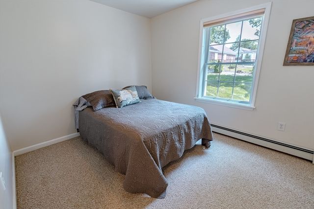 14 Emmanuel Ave, Webster, MA 01570