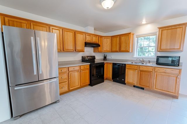 14 Emmanuel Ave, Webster, MA 01570