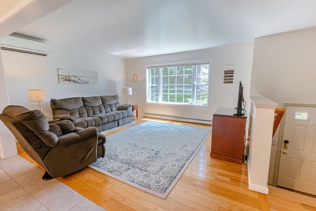 14 Emmanuel Ave, Webster, MA 01570