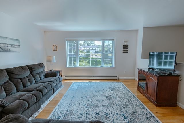 14 Emmanuel Ave, Webster, MA 01570