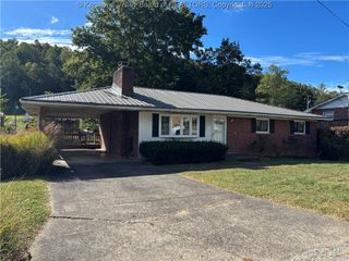 1709 Pinewood Drive, Sissonville, WV 25320