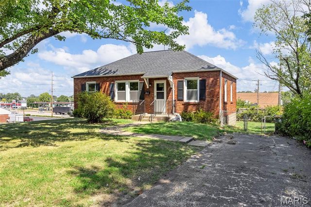 10019 Saint Martha Lane, St Ann, MO 63074