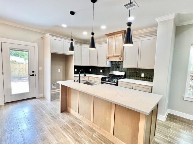 11905 23rd St, Santa Fe, TX 77510
