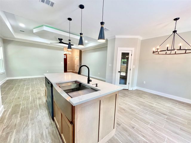 11905 23rd St, Santa Fe, TX 77510