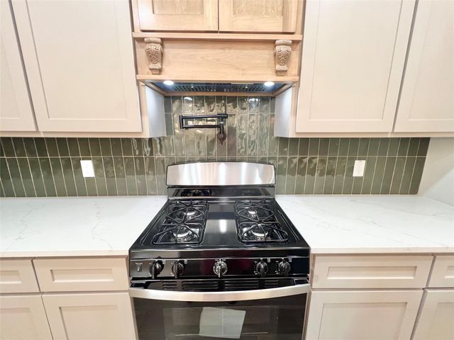 11905 23rd St, Santa Fe, TX 77510