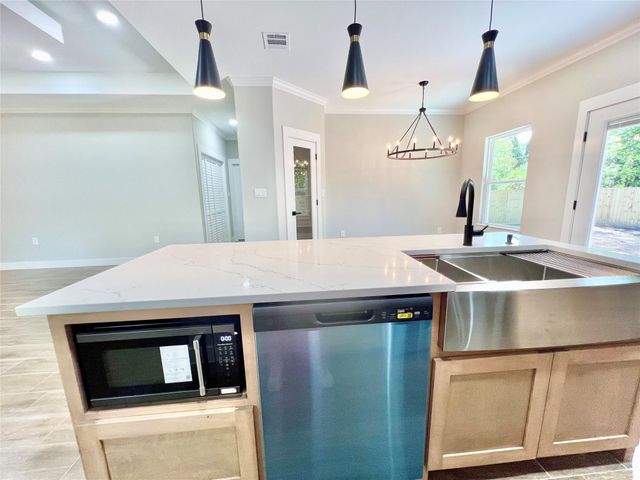 11905 23rd St, Santa Fe, TX 77510