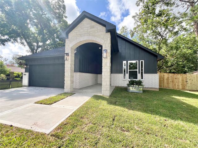 11905 23rd St, Santa Fe, TX 77510