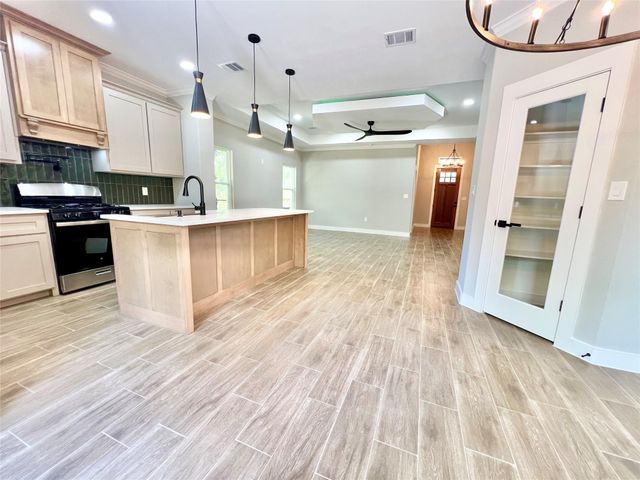 11905 23rd St, Santa Fe, TX 77510