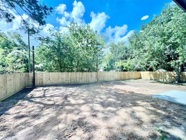 11905 23rd St, Santa Fe, TX 77510