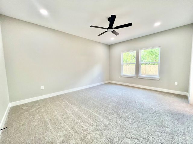 11905 23rd St, Santa Fe, TX 77510