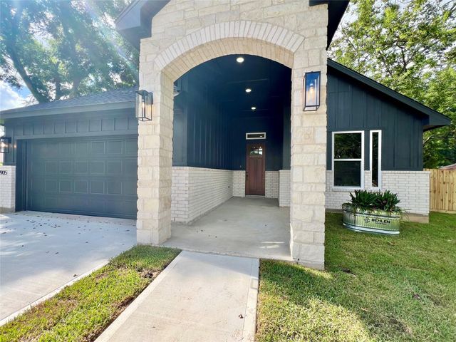 11905 23rd St, Santa Fe, TX 77510