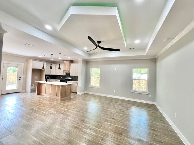 11905 23rd St, Santa Fe, TX 77510